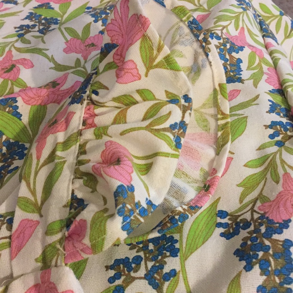 BLU PEPPER FLORAL SLEEVELESS TOP - Picture 10 of 10